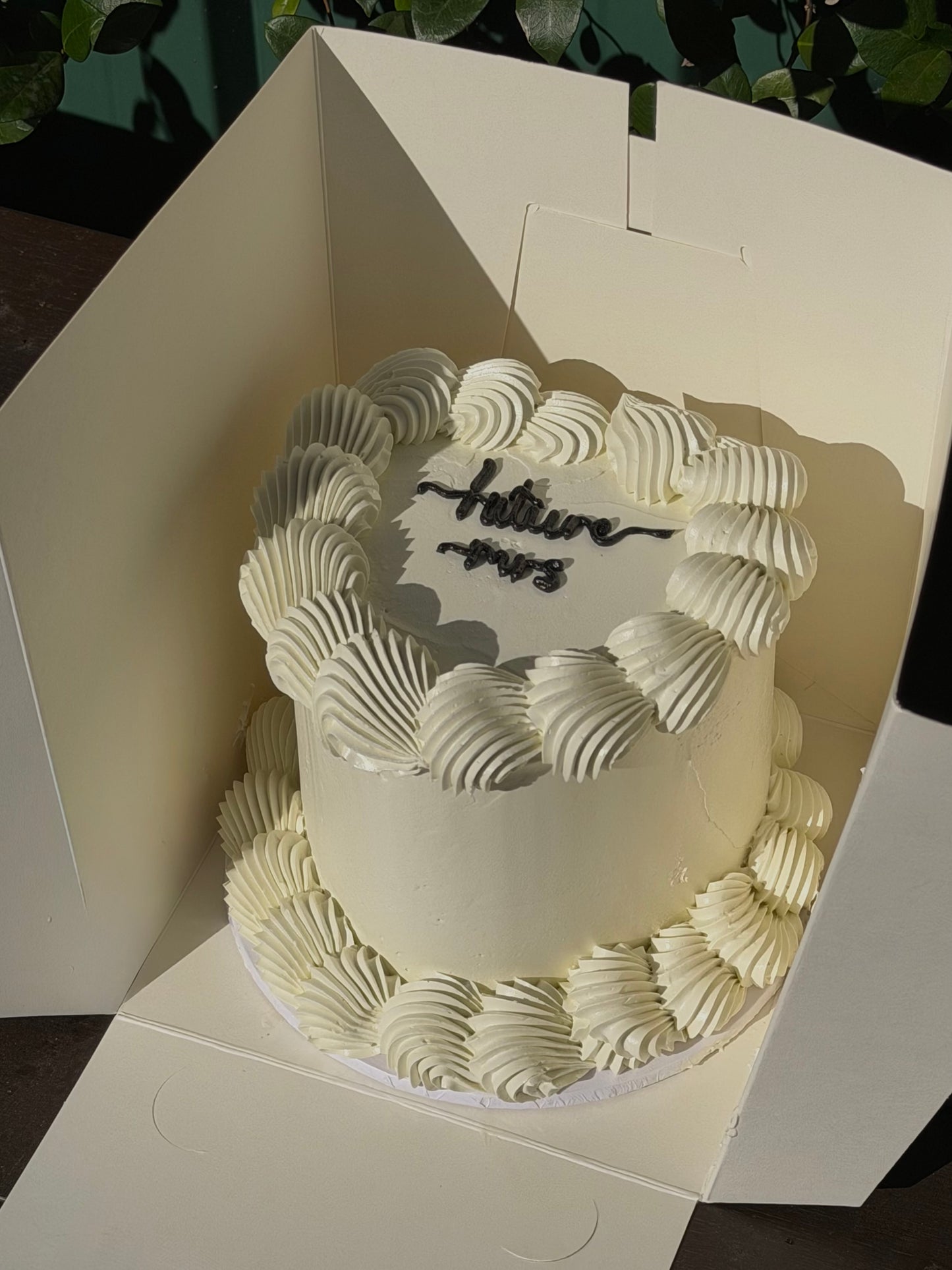 Simple Chic Vintage Cake