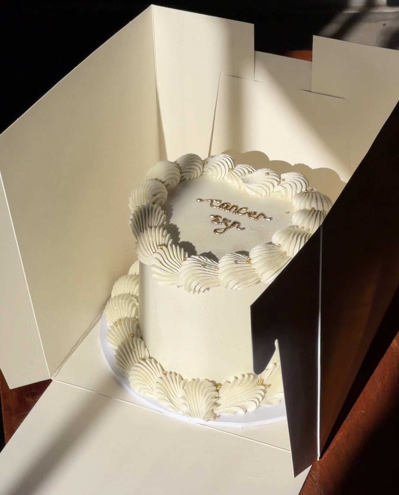 Simple Chic Vintage Cake