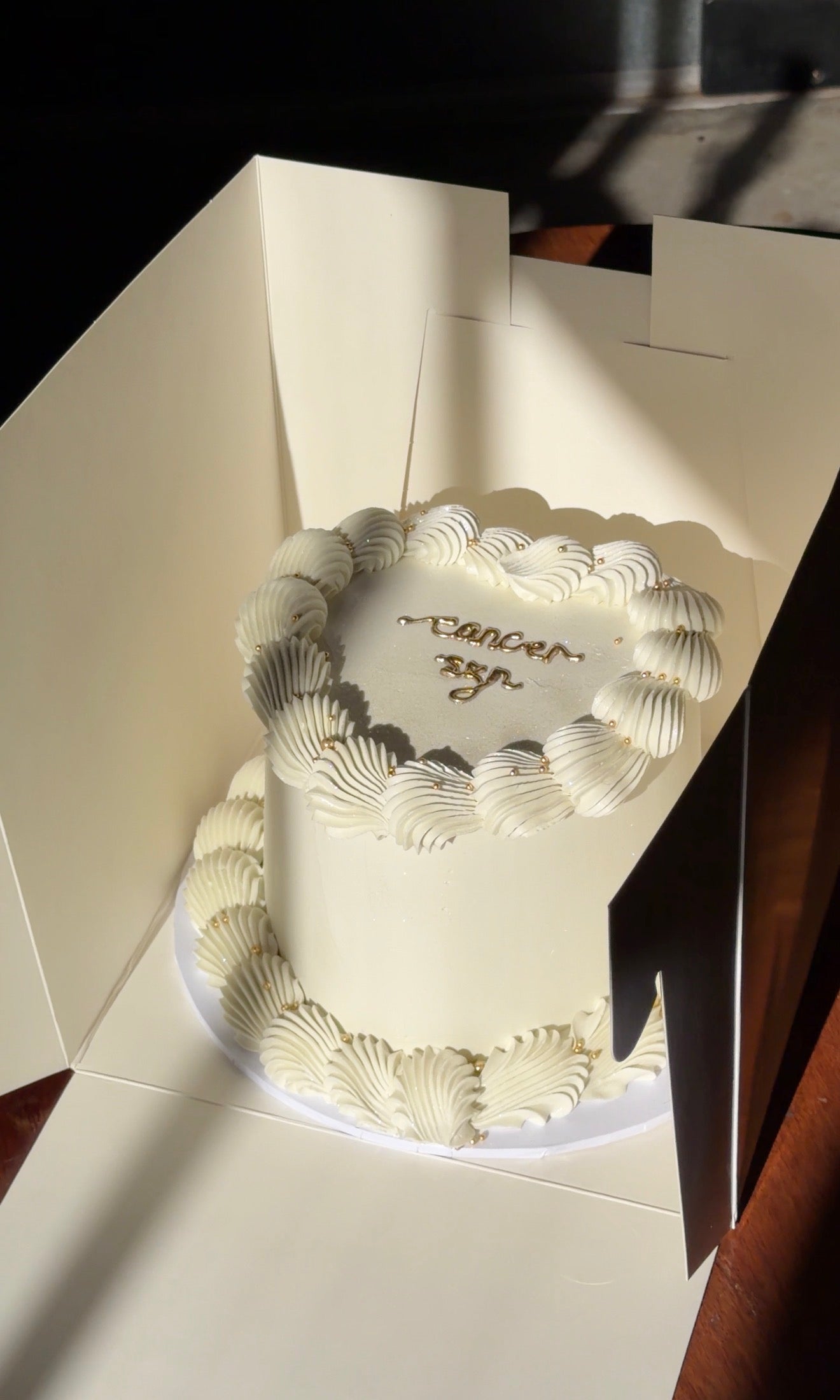 Simple Chic Vintage Cake